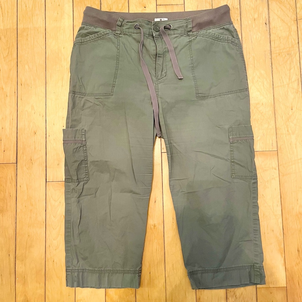 DC Jeans Olive Cargo Pockets Capri Pants Size 14